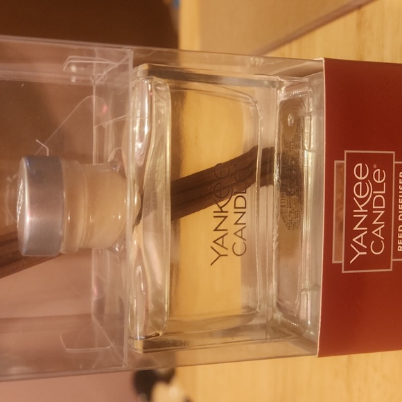 Yankee Candle Fragrances Reed Diffuser Autumn Wreath Scent New in box - Picture 2 of 7